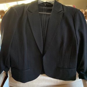 Beautiful new without tags blazer. Slight pattern, no buttons. Swing style.